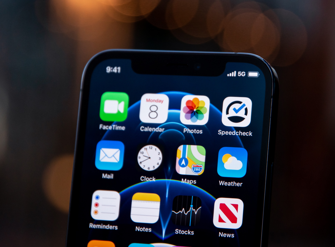 边坝苹果手机维修分享为什么 iPhone 12 在冬季会自动关机 